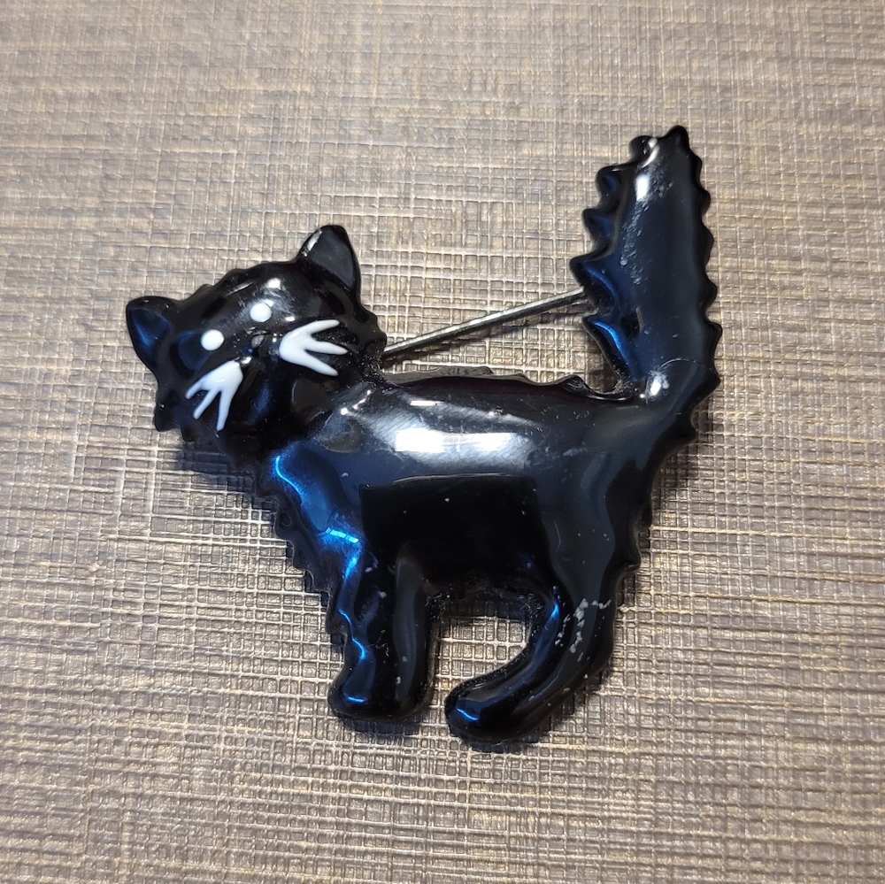 Black Scaredy Cat Pin